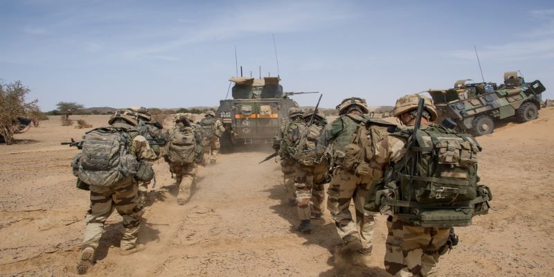 La Russie recrute-t-elle des soldats en Ethiopie ? Une longue queue de jeunes devant l’ambassade Russe