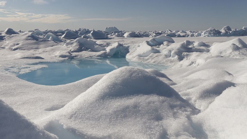 Pollution : il neige des particules de plastiques dans les Alpes et l’Arctique