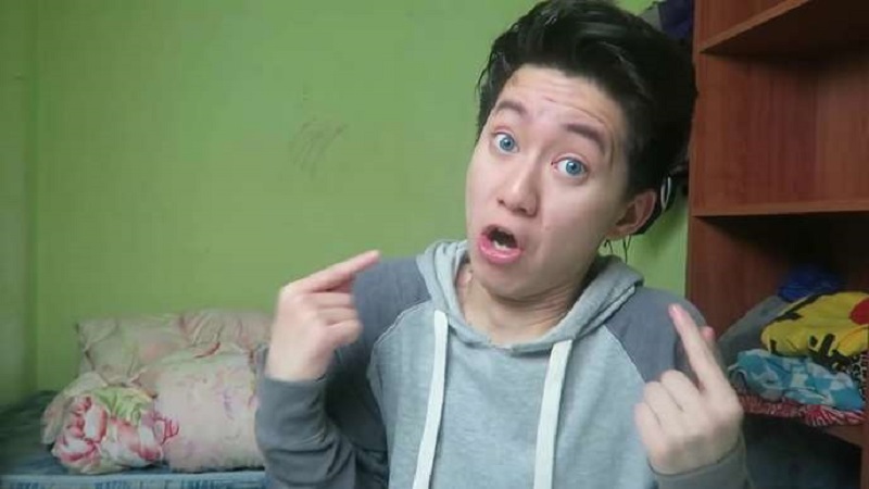 15 mois de prison et 5 ans sans réseaux sociaux : la peine d’un youtubeur qui s’est filmé donnant du dentifrice à manger à un SDF