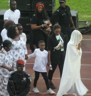 Côte d’Ivoire : les premières images de l’arrivée du corps de Dj Arafat au stade Félix Houphouët-Boigny