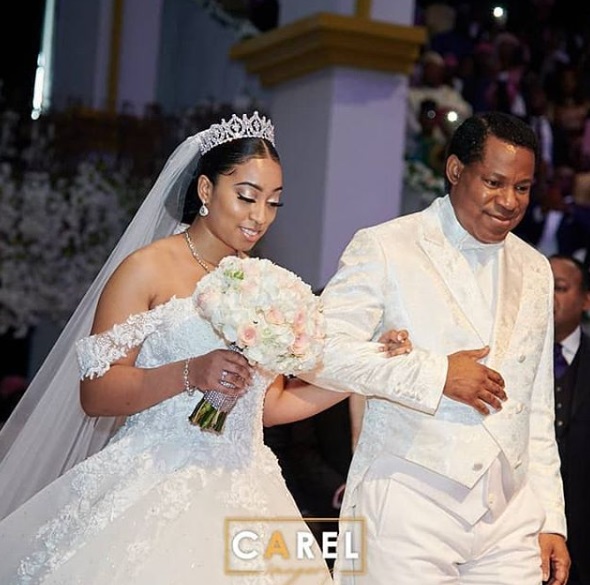 La fille du pasteur Chris Oyakhilome a (enfin) dit ‘oui’ à son fiancé ghanéen (photos de la cérémonie)