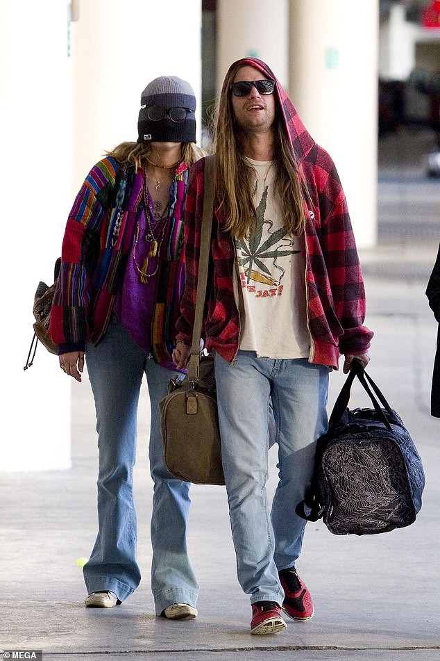 Lynchage médiatique de Paris Jackson après de nouvelles accusations de pédophilie visant son père Michael