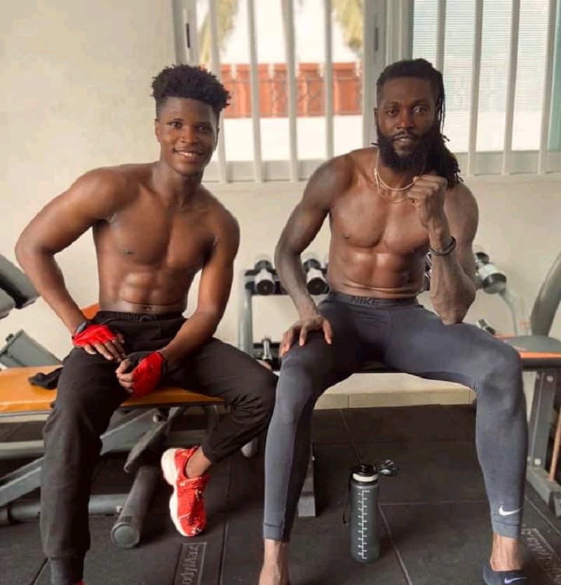 Togo : Emmanuel Adebayor devenu le nouveau coach sportif de Santrinos ? (photo)