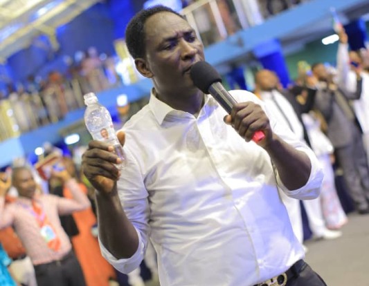 [Vidéo] Un homme guéri de son dysfonctionnement érectile en direct par le prophète Jérémie Omoto Fufeyin