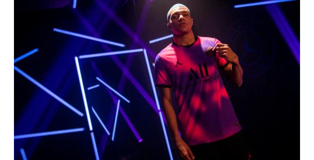 PSG : voici le nouveau maillot du club (photos)