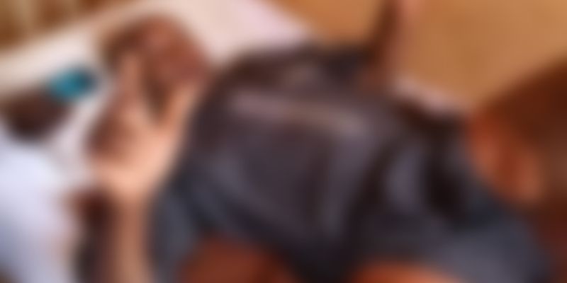 Un guinéen trouve son bébé couché et sa femme en pleins ébats sexuels avec son amant