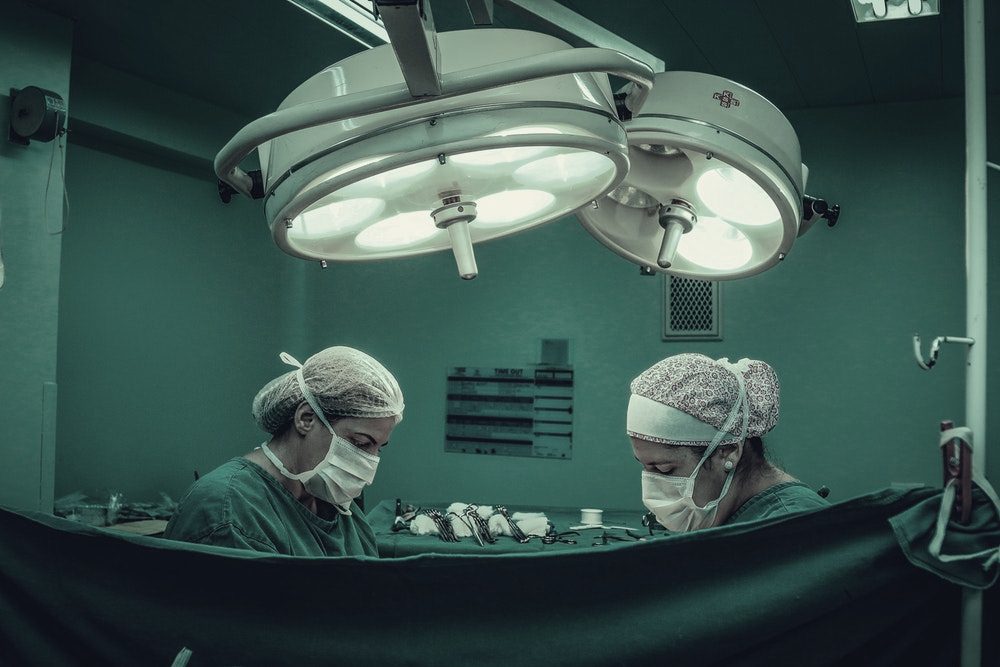 27 ans après, des chirurgiens de cette ville extraient une compresse oubliée dans le poumon d’un patient