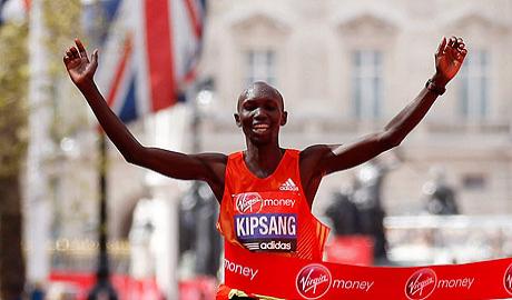Marathon de Berlin: le Kényan Kipsang bat le record du monde