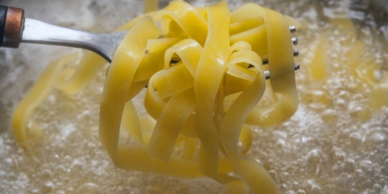 5 bienfaits étonnants de l’eau des pâtes