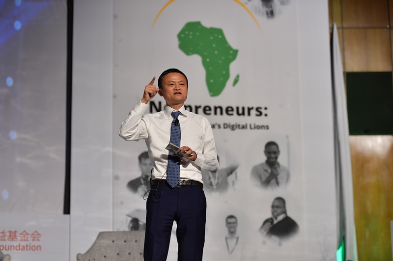 Exit Alibaba et Softbank, le milliardaire Jack Ma marche dans les pas de Bill Gates