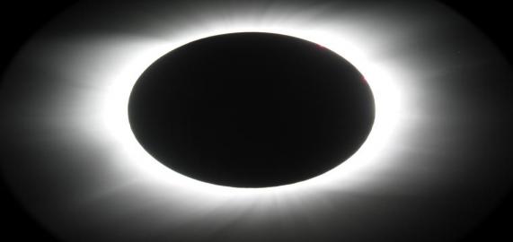 Une éclipse solaire au Togo ce 3 novembre 2013