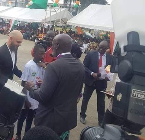 Côte d’Ivoire : un jeune de 11 ans fait Chevalier dans l’ordre du Mérite de la Solidarité pour ce geste