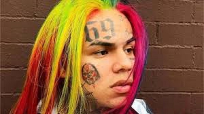 6ix9ine : hommage à Nipsey Hussle à Los Angeles