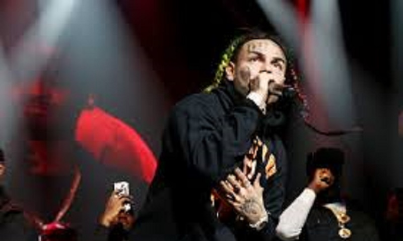 6ix9ine : le rappeur s’affiche avec un étrange look sur Instagram (vidéo)