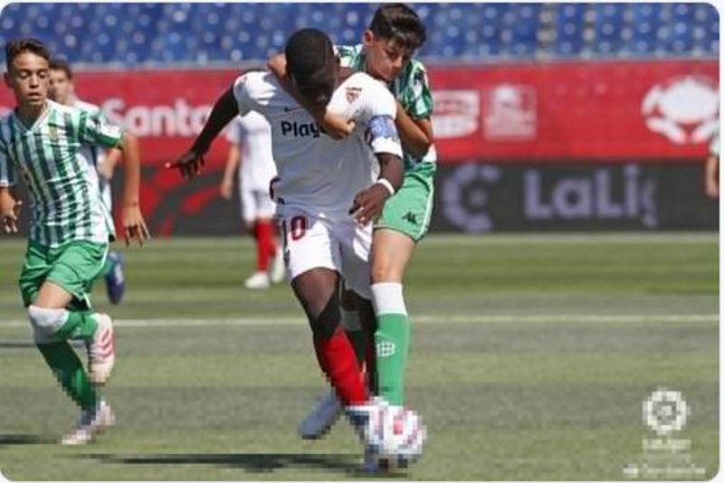 À 12 ans, le sénégalais Ibrahima Sow marque 29 buts avec les U12 de Seville (Photos )