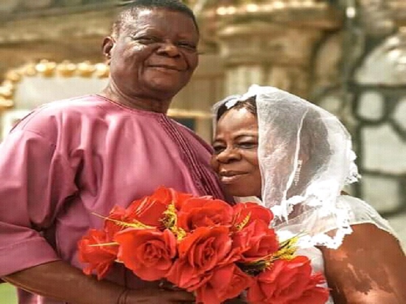 À 60 ans, elle trouve l’amour pour   la première fois (photos)