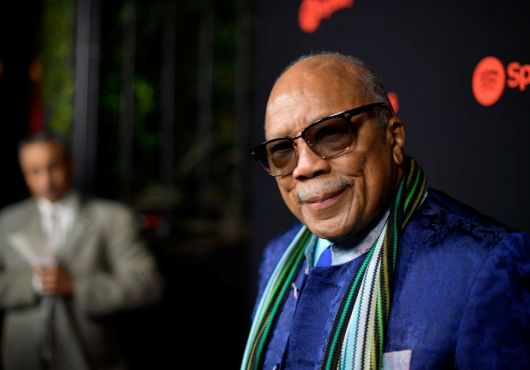 A 84 ans, le producteur de « Thriller », Quincy Jones déclare sortir avec 22 copines et …