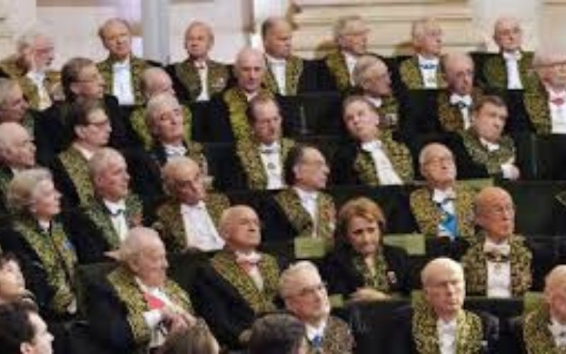 Académie française : les fauteuils des « immortels » vendus aux enchères