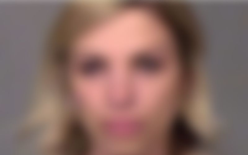 Accusée d’avoir eu des rapports s3xuels avec son élève de 13 ans, la prof plaide coupable