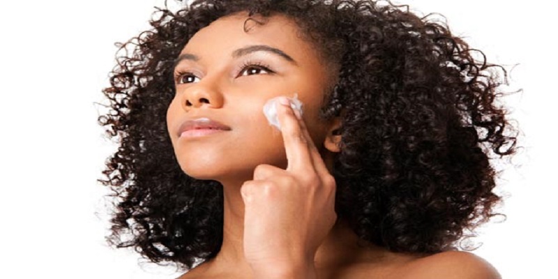 Acné : cette lotion anti-imperfections bat tous les records de vente sur Amazon