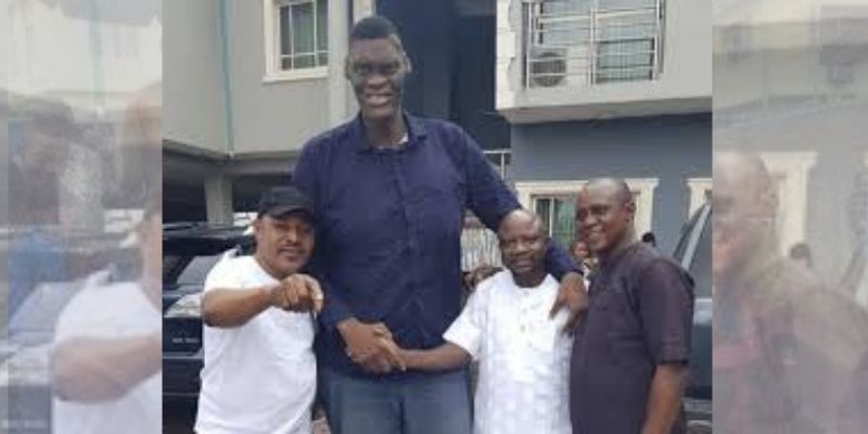Afeez Agoro : voici l’homme le plus grand du Nigeria !