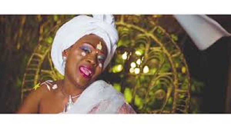 Togo/Musique : Afia Mala signe son grand retour avec son nouveau bébé « Identité » (vidéo)