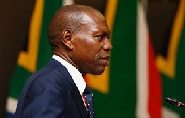 Afrique du Sud / Covid-19 : le ministre de la Santé testé positif