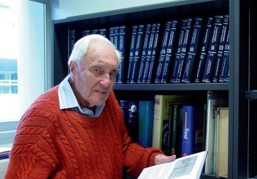 Âgé de 104 ans et fatigué de la vie, un scientifique australien veut se rendre en Suisse pour se suicider