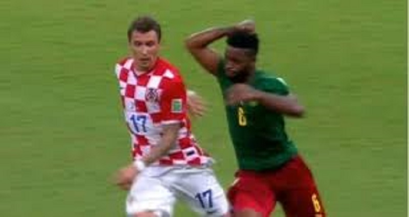 Alexandre Song donne la raison de son coup de coude à Mandzukic lors du mondial 2014