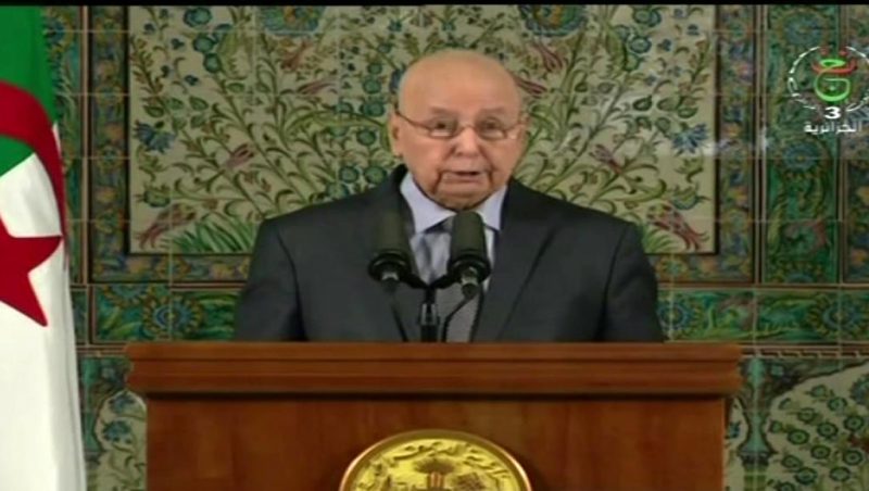 Algérie: Abdelkader Bensalah reste président par intérim, un dialogue annoncé