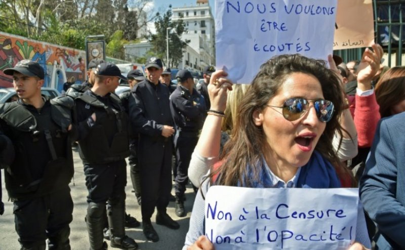 Algérie : le directeur de la télévision nationale limogé sur fond de revendication