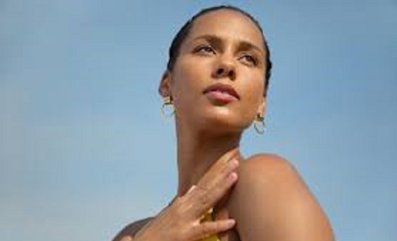 Alicia Keys renoue avec la frange  de ses débuts (photo)