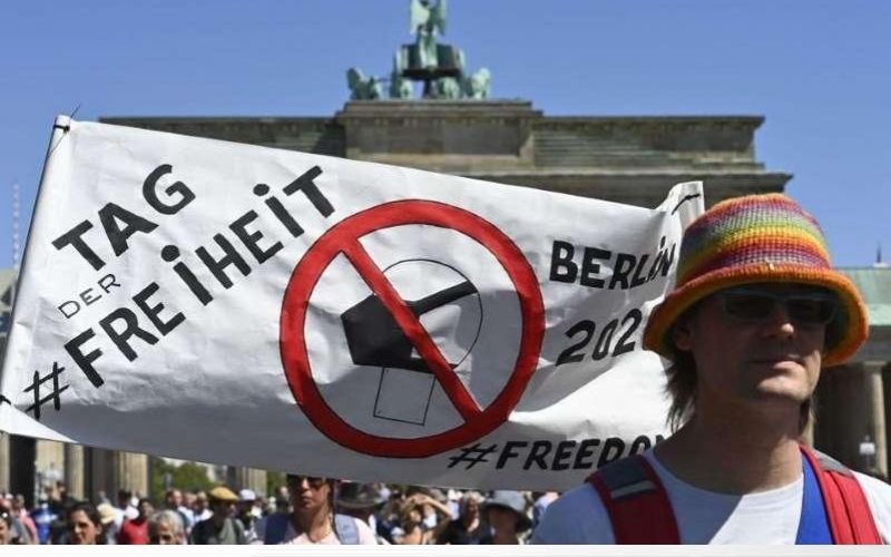 Allemagne / Covid-19 : « Bas les masques », une marche pour le retour des libertés à Berlin