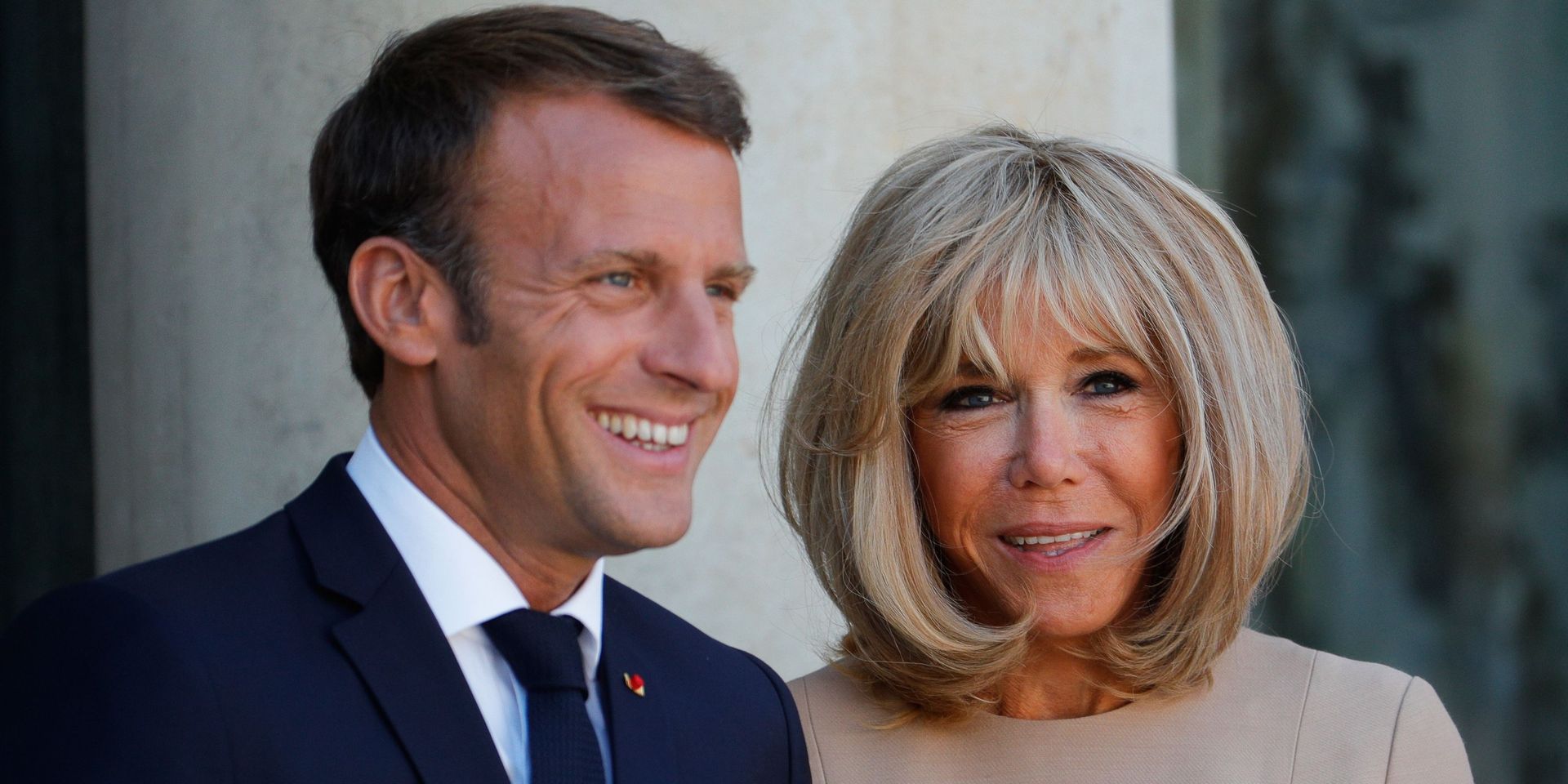 Amour présidentiel : cette tendre photo de Brigitte et Emmanuel Macron enlacés