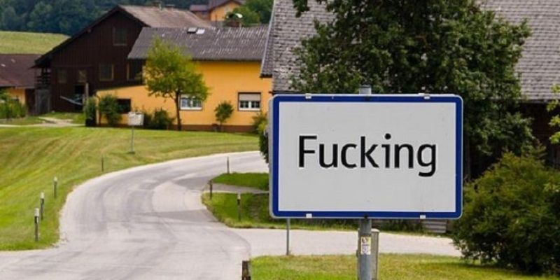 Anciennement nommé « F*cking», ce village se rebaptise
