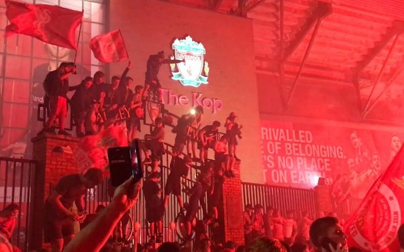 Angleterre / Covid-19 : les autorités inquiètes du rassemblement des fans de Liverpool après le titre
