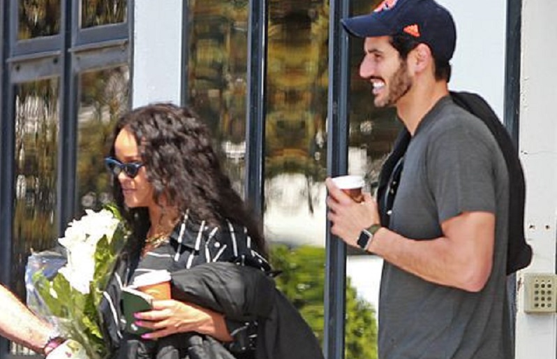 Après 3 ans de relation avec son milliardaire saoudien,  Rihanna de nouveau célibataire