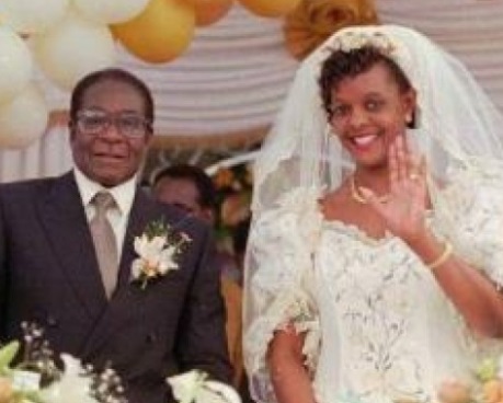 Après le fauteuil présidentiel, Robert Mugabe perd aussi sa Grace