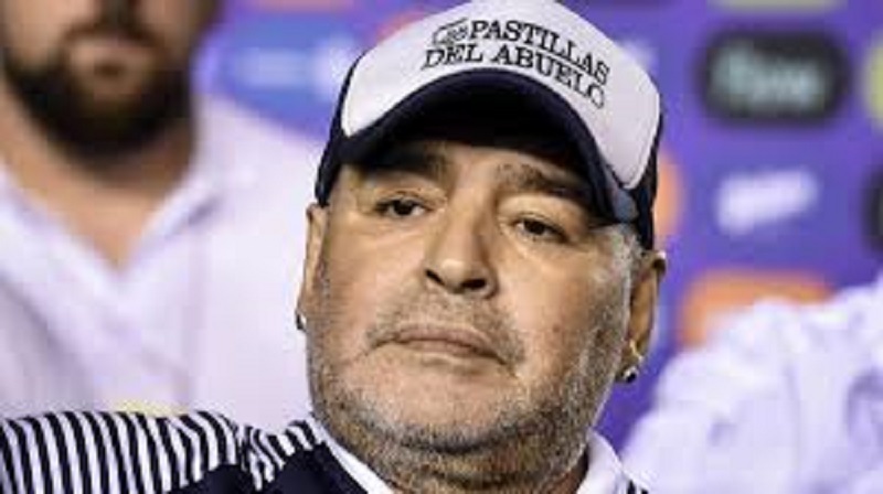 Argentine : le président poursuivi pour l’hommage à Maradona