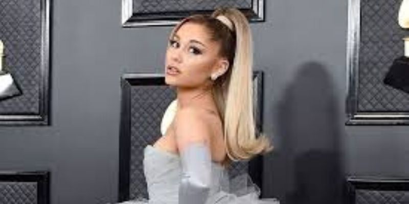 Ariana Grande en couple : l’identité de son nouveau compagnon dévoilée