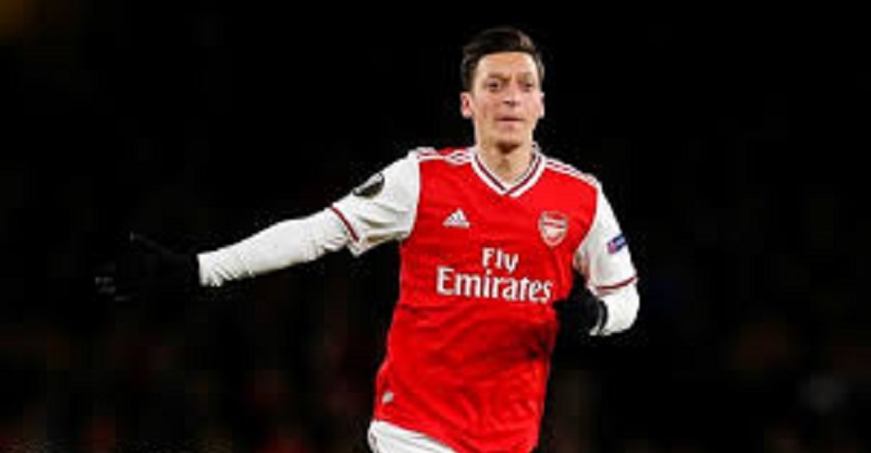 Arsenal : écarté, Özil n’a pas l’intention de partir