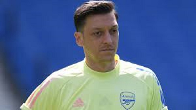Ozil : les débuts très difficiles du joueur avec son nouveau club
