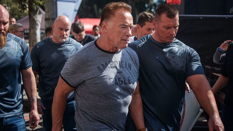 Attaque violente contre Arnold Schwarzenegger : une nouvelle vidéo surgit