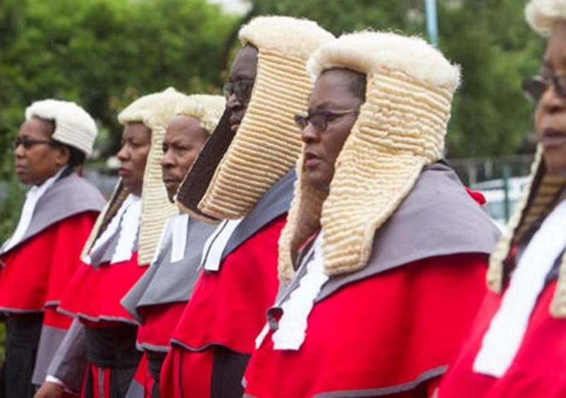 Au Zimbabwe, le coût exorbitant des perruques pour juges fait polémique