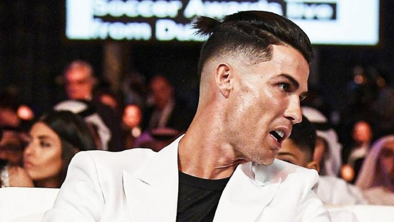 La nouvelle coupe de cheveux de Cristiano Ronaldo divise les internautes (photos)