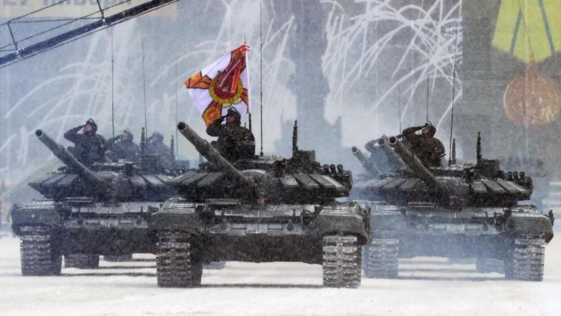 Saint-Valentin : un militaire  mobilise 16 chars d’assaut pour déclarer sa  flamme (Vidéo)