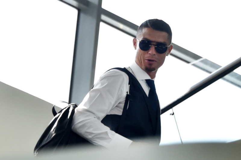 Le cadeau exclusif reçu par Cristiano Ronaldo pour ses 36 ans (vidéo)
