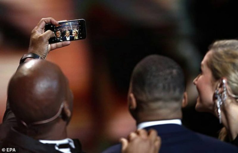 Ballon d’Or : le portable de Didier Drogba crée le buzz sur les réseaux sociaux