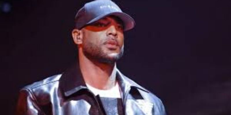 « Pendant ces longues années… On s’est fait tout seul » ; Booba célèbre ce 1er trophée de sa longue carrière