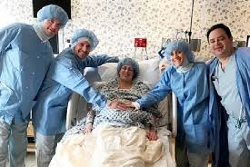 Elle a accepté mettre au monde le bébé de sa meilleure amie, mais finit par obtenir beaucoup plus